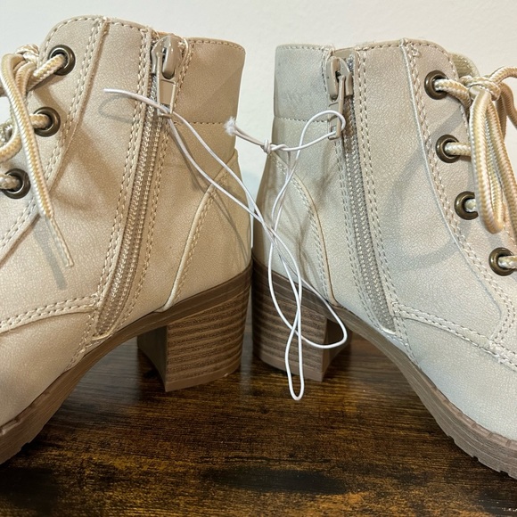 Pop Little Girls Favored Stacked Heel Lace Up Boots NWT various sizes - Picture 4 of 7